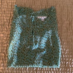 Cabi S top light pretty and perfect for spring summer no flaws!